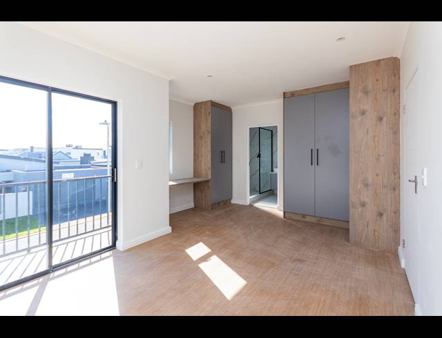 3 BEDROOM TOWNHOUSE FOR SALE IN SANDOWN